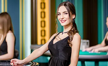 Hình ảnh minh họa mã hóa dữ liệu và máy chủ bảo mật, thể hiện các biện pháp bảo vệ dữ liệu của qq8